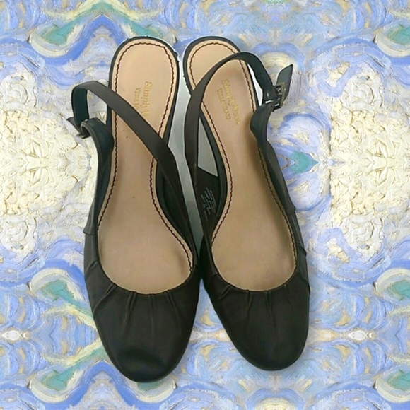 SIMPLY VERA WANG Kitten Heel Shoes - Picture 2 of 9